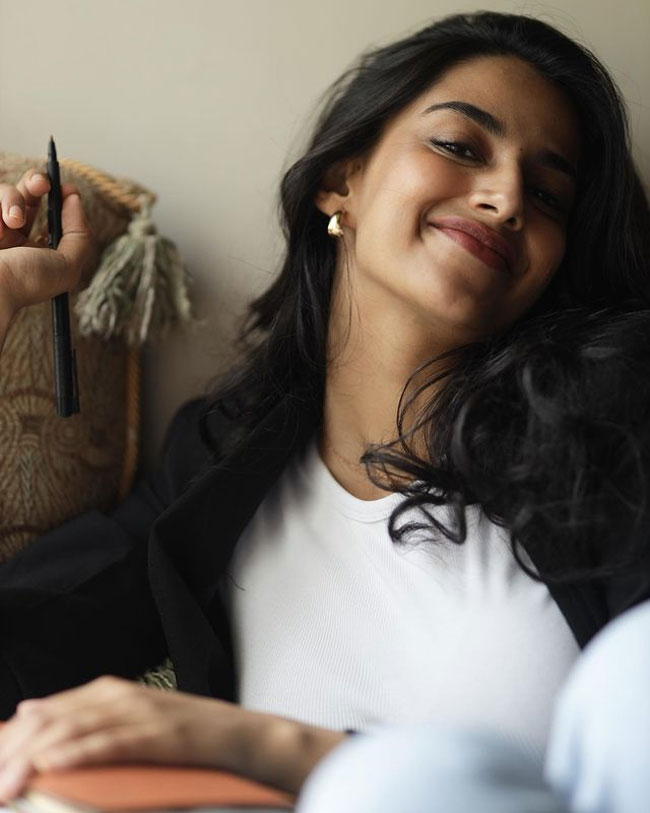 Staggering Poses of Meenakshii Chaudhary In Black Outfit